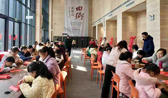 湖南洞口汪氏彩色剪纸的五代坚守与时代新生