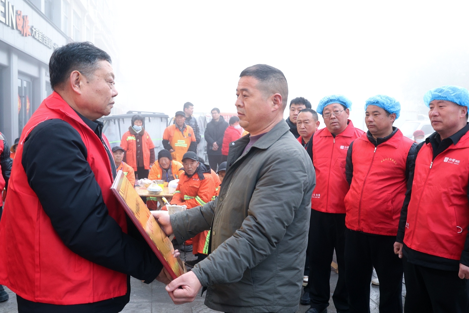 河南柘城：弘扬雷锋精神 助力爱心早餐