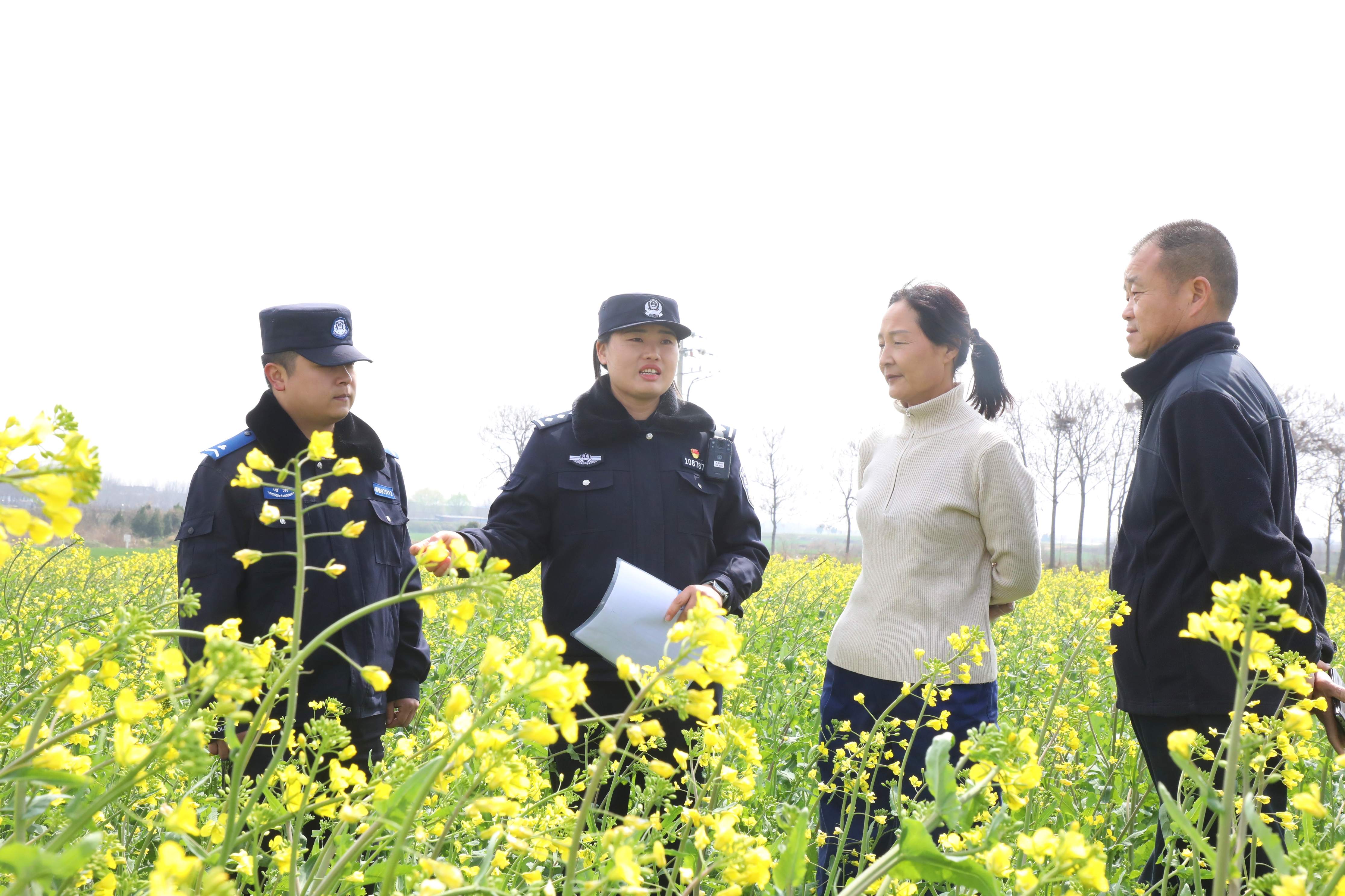 穿梭在田间地头的“片儿警”闫文敏—— 群众的小事，就是我的大事