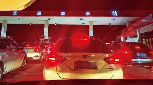 13年来首次 内地调控成品油价格 涨幅减半保障民生 确保经济平稳运行