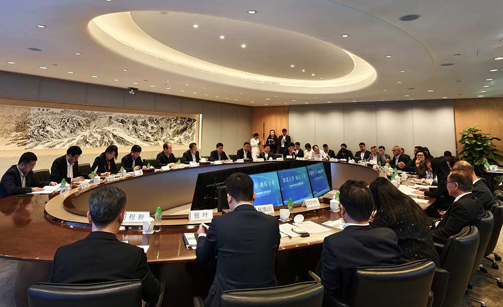 郑州市与香港企业家座谈会在港举行 唱好 “郑港双城记” 做实 “开放创新 +”