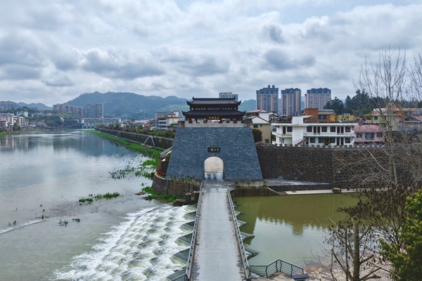 湖南新晃：侗族文化引八方游客