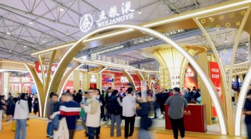 瞄准Z世代，五粮液春糖“潮”出圈：世界杯官方联名产品、一见倾心成新宠