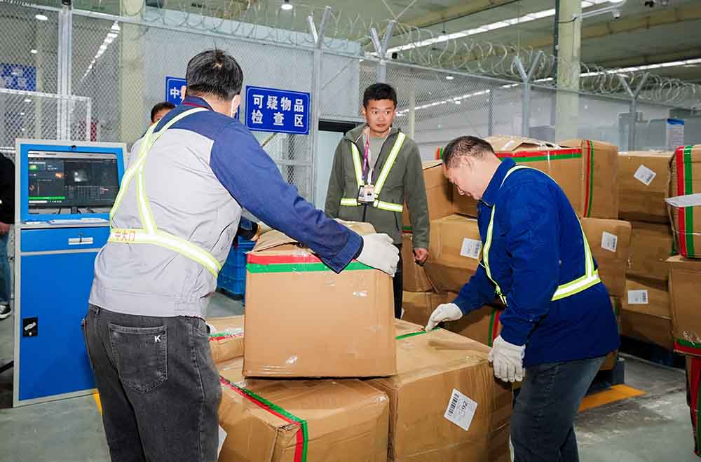 郑州机场中大门前置货站启用 开辟高效便捷出海新路径