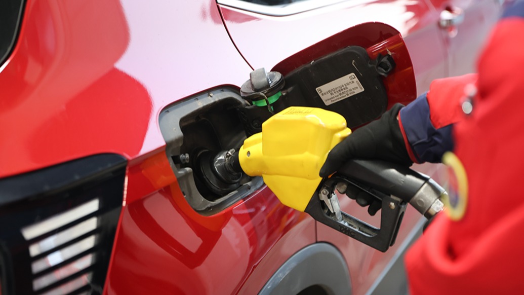 人民日报政策问答．回应关切：我国国内成品油价格是如何调整的