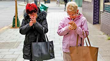 英国通过法案 08年后出生者终身不得买烟