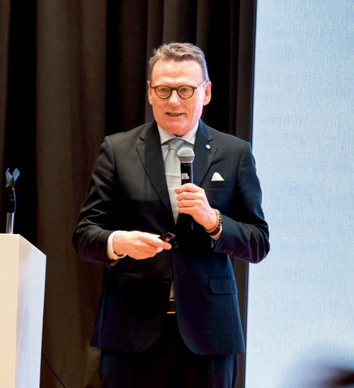 港大治理与政策学院成立