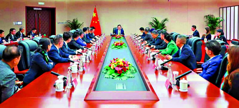 夏宝龙会见香港中华联谊会访京团一行