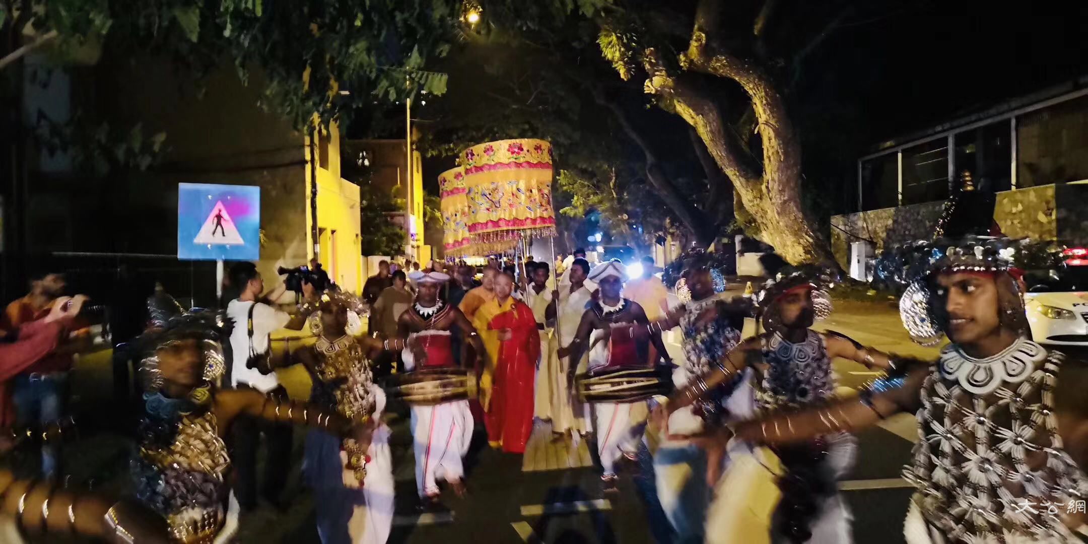 中国佛教代表团纯一团长率团参访斯里兰卡圣菩提寺