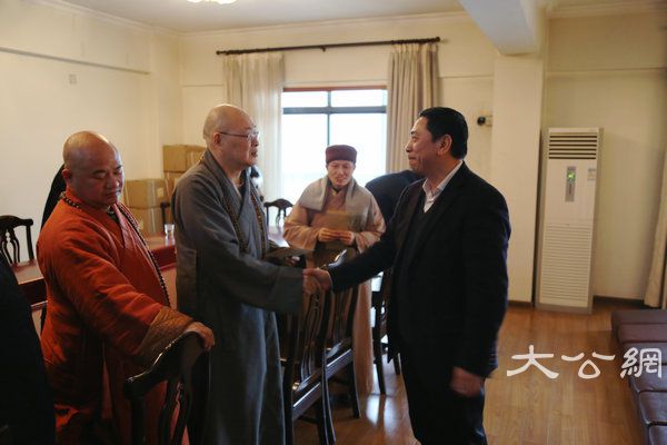向恩明一行到湖南省佛协新春慰问 圣辉大和尚热情接待