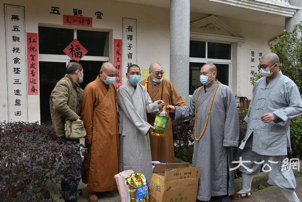 湖南佛协启动偏远山区中小寺院抗疫慈济行 (9).JPG