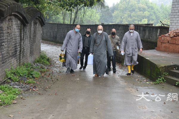 湖南佛协启动偏远山区中小寺院抗疫慈济行 (12).JPG