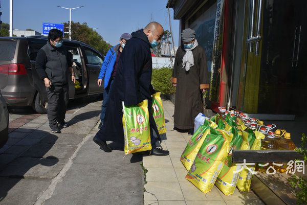 湖南佛协启动偏远山区中小寺院抗疫慈济行 (13).JPG