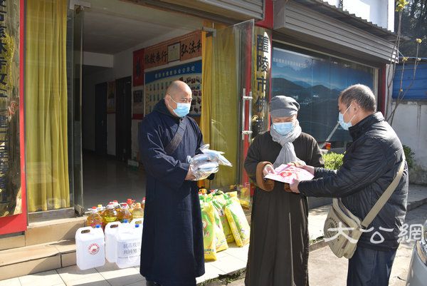 湖南佛协启动偏远山区中小寺院抗疫慈济行 (14).JPG
