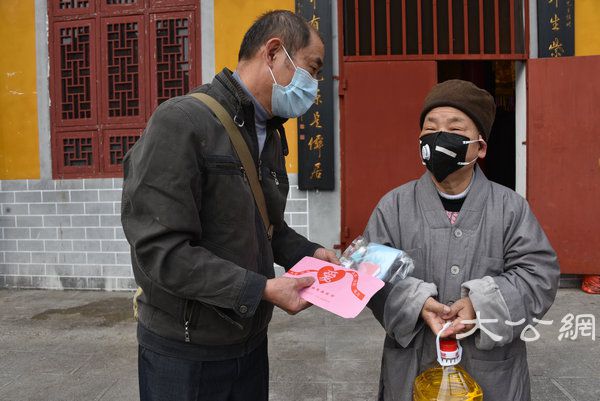 湖南佛协启动偏远山区中小寺院抗疫慈济行 (18).JPG