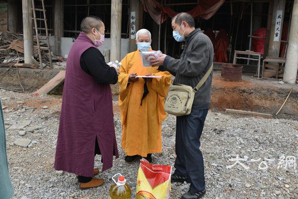 湖南佛协启动偏远山区中小寺院抗疫慈济行 (25).JPG