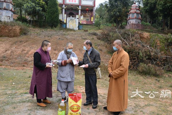 湖南佛协启动偏远山区中小寺院抗疫慈济行 (26).JPG