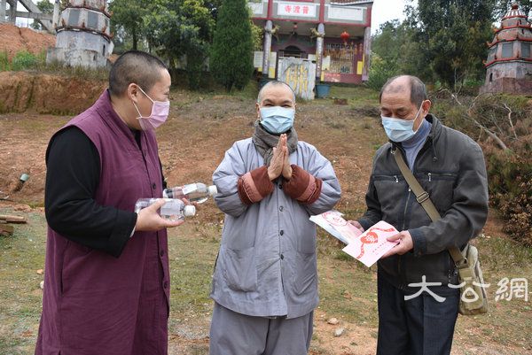 湖南佛协启动偏远山区中小寺院抗疫慈济行 (27).JPG