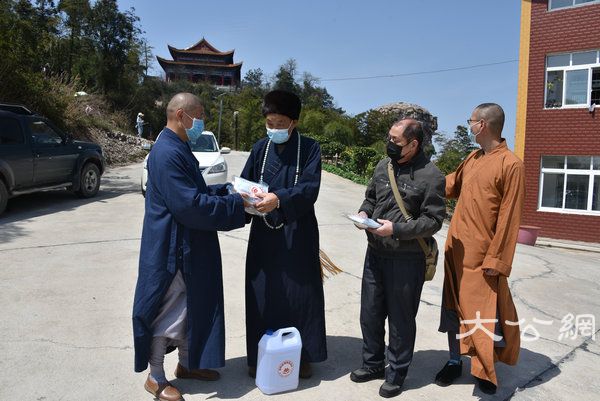 湖南佛协启动偏远山区中小寺院抗疫慈济行 (50).JPG
