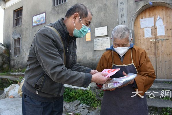 湖南佛协启动偏远山区中小寺院抗疫慈济行 (58).JPG