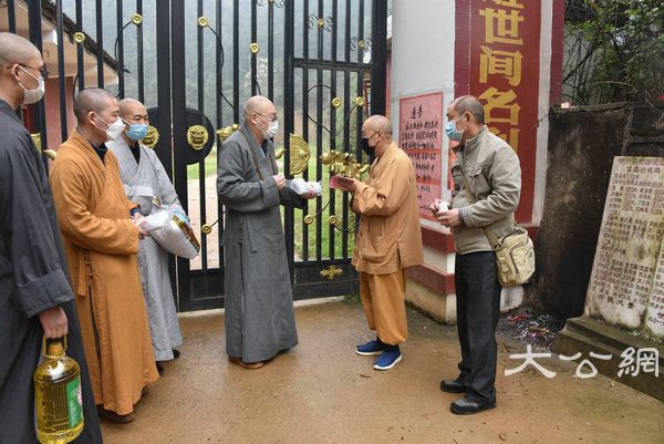 湖南佛协启动偏远山区中小寺院抗疫慈济行 (60).JPG