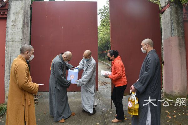 湖南佛协启动偏远山区中小寺院抗疫慈济行 (61).JPG