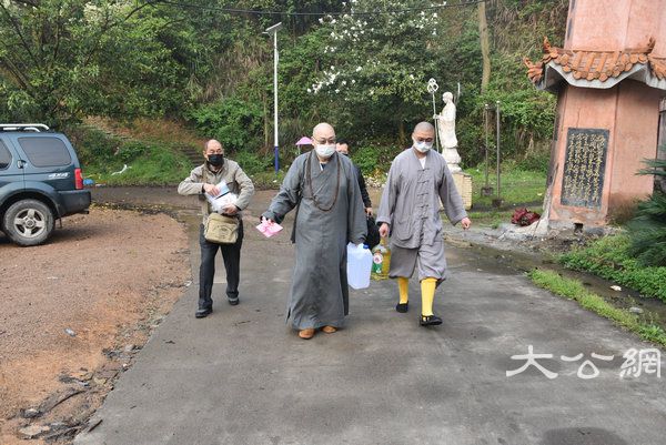 湖南佛协启动偏远山区中小寺院抗疫慈济行 (63).JPG