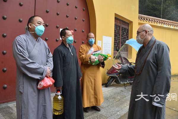 湖南佛协启动偏远山区中小寺院抗疫慈济行 (69).JPG