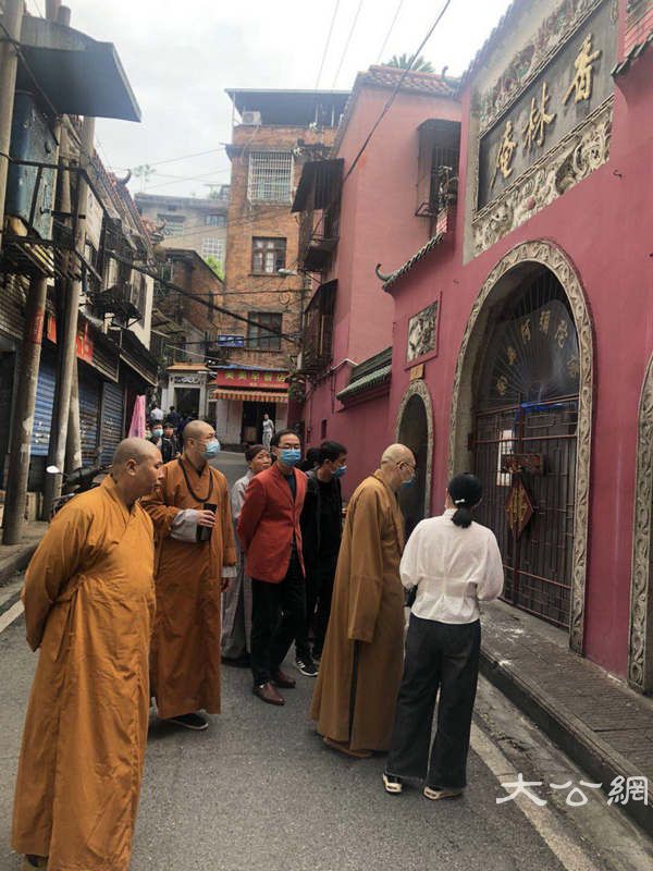 圣辉大和尚前往市州检查各地寺院贯彻中佛协“关于继续做好佛教团体、佛教院校、佛教活动场所疫情防控工作的通知”的执行情况 (2).jpg