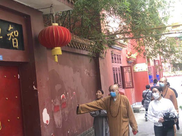 圣辉大和尚前往市州检查各地寺院贯彻中佛协“关于继续做好佛教团体、佛教院校、佛教活动场所疫情防控工作的通知”的执行情况 (3).jpg