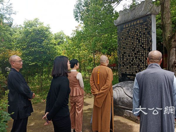 圣辉大和尚前往市州检查各地寺院贯彻中佛协“关于继续做好佛教团体、佛教院校、佛教活动场所疫情防控工作的通知”的执行情况 (11).jpg