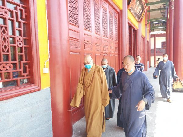 圣辉大和尚前往市州检查各地寺院贯彻中佛协“关于继续做好佛教团体、佛教院校、佛教活动场所疫情防控工作的通知”的执行情况 (16).jpg