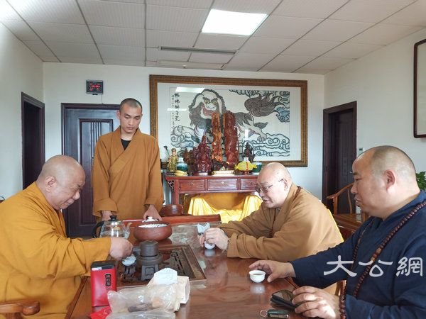 圣辉大和尚前往市州检查各地寺院贯彻中佛协“关于继续做好佛教团体、佛教院校、佛教活动场所疫情防控工作的通知”的执行情况 (18).jpg