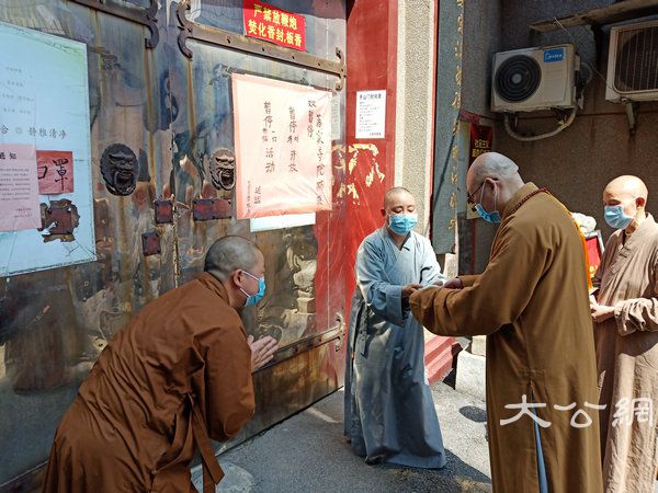 圣辉大和尚前往市州检查各地寺院贯彻中佛协“关于继续做好佛教团体、佛教院校、佛教活动场所疫情防控工作的通知”的执行情况 (20).jpg