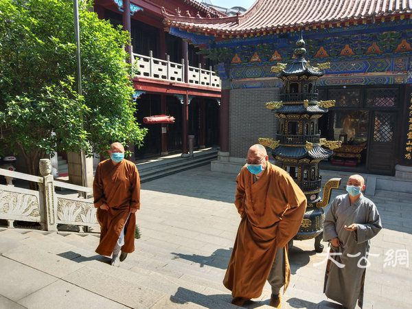 圣辉大和尚前往市州检查各地寺院贯彻中佛协“关于继续做好佛教团体、佛教院校、佛教活动场所疫情防控工作的通知”的执行情况 (21).jpg