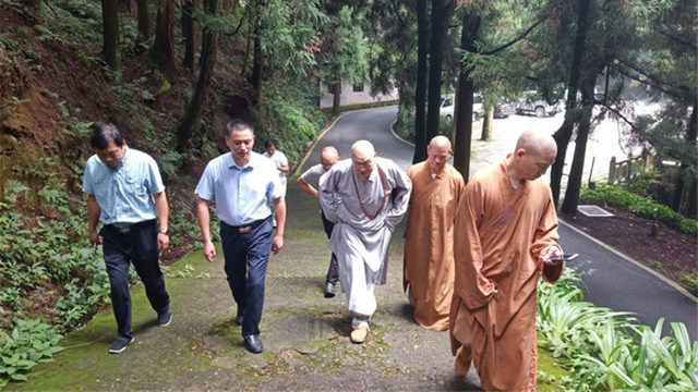 圣辉大和尚来南岳考察调研佛教工作