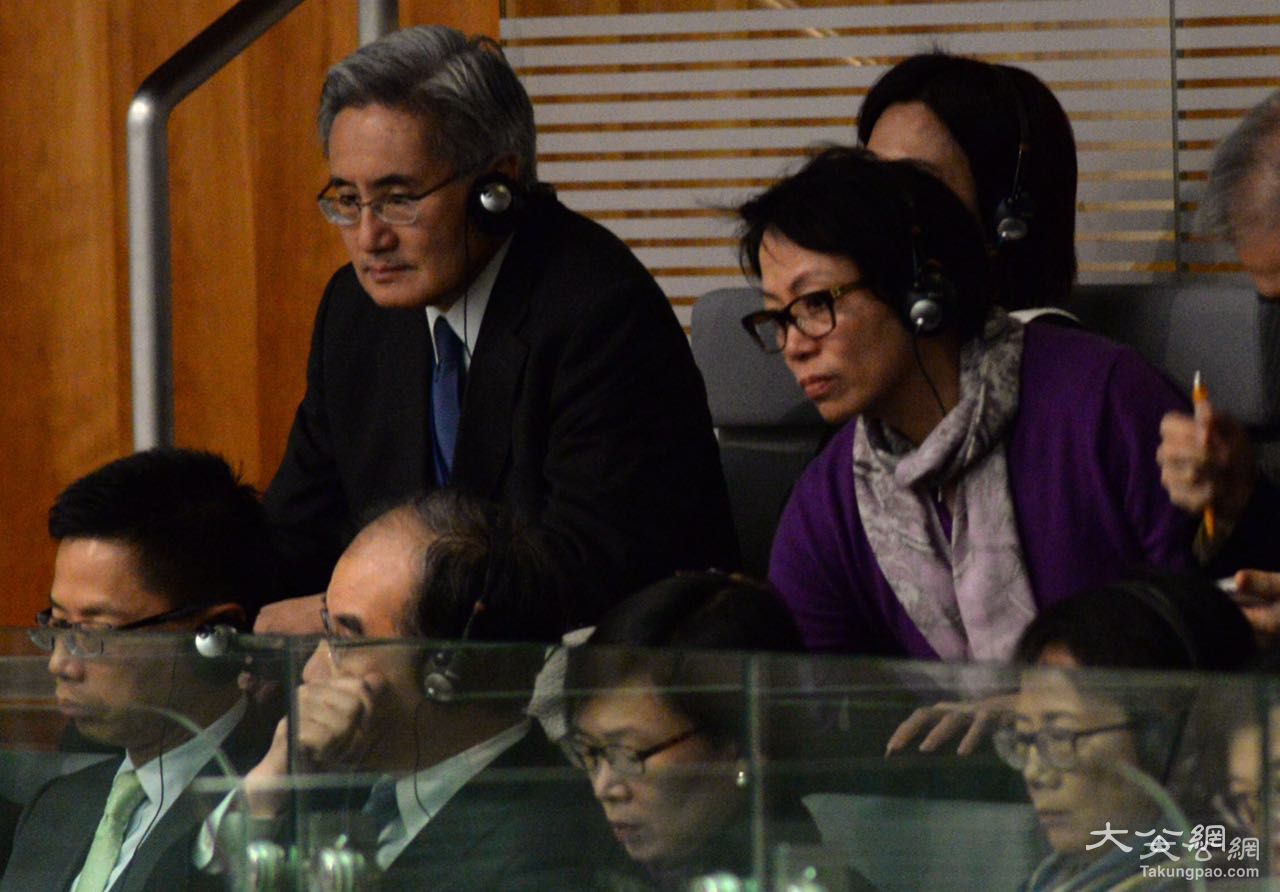 直播：新「財爺」公布預算案 市民盼「派糖」