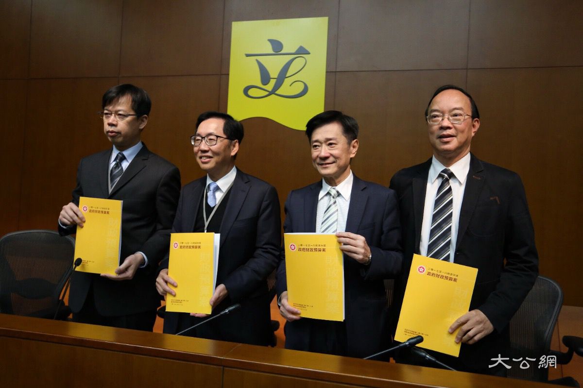 陈健波讚扬陈茂波未有选择藉「豪华派糖」来「呃Like」