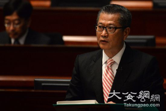 直播：新「財爺」公布預算案 市民盼「派糖」
