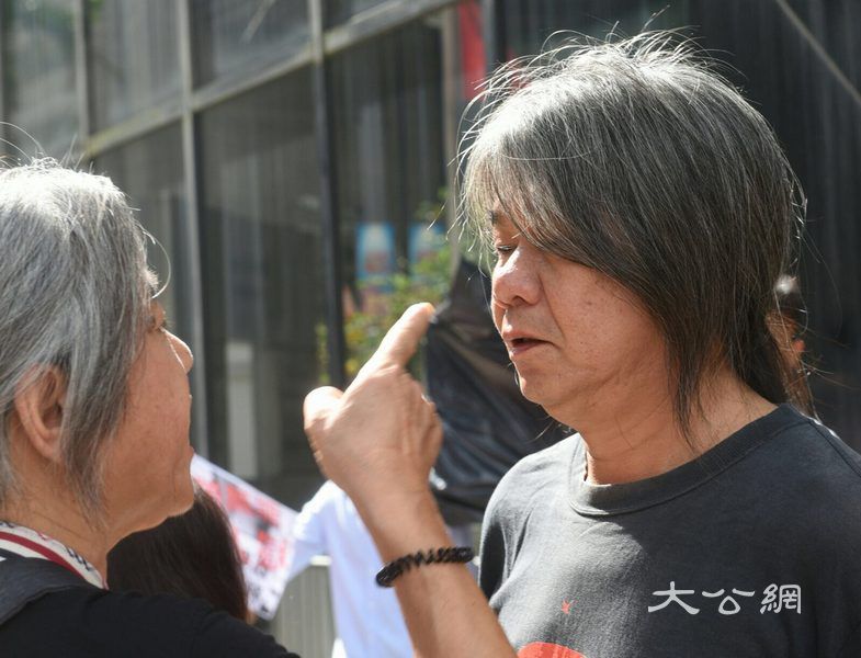 涉秘收黎智英捐款開審 「長毛」遇示威者捱轟