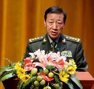 南部戰區司令員政委：駐軍是守衛香港「定海神針」