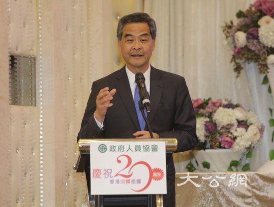 梁振英勉公務員:被人說不要怕,行之正道便好