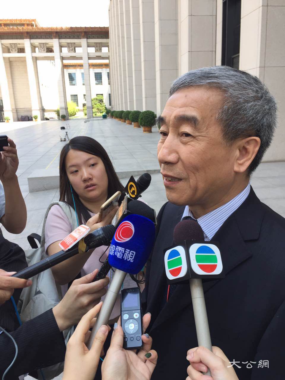 李飞：「一地两检」执法会参照西部通道方式