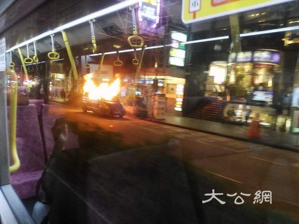 突發丨佐敦客貨車陷火海 交通受阻