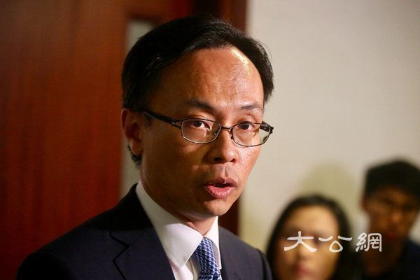 聶德權：政府建議下屆區議會民選議席新增21席