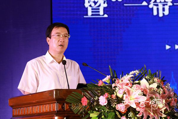 寧夏發展高峰論壇銀川舉行  解讀如何講好「一帶一路」故事