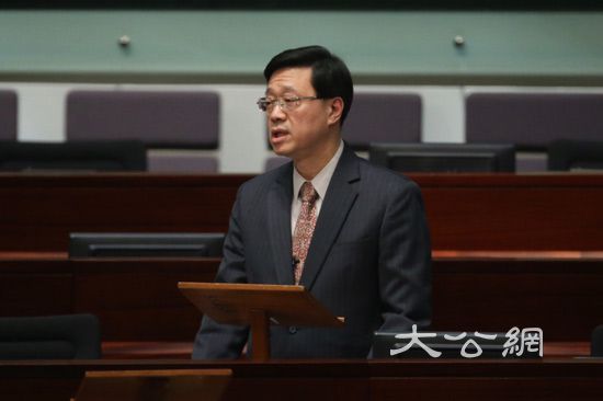 李家超對設立辱警罪持開放態度