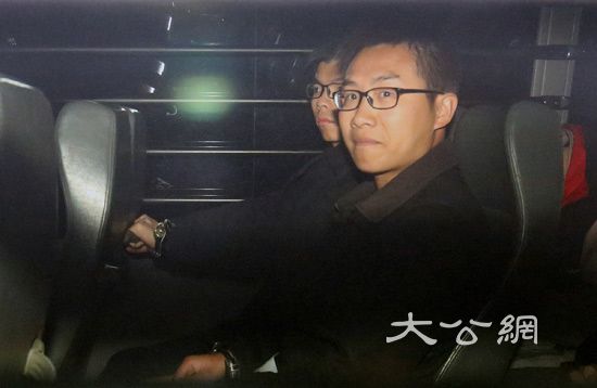 黃之鋒 黃浩銘保釋被拒 逾30名傳媒守候囚車