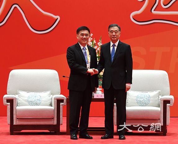 汪洋:落实“31条”予台企同等待遇