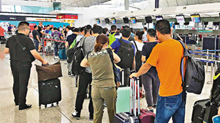港机场启动传染病防控机制 设防疫站接种麻疹疫苗